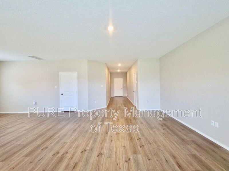 301 Freshwater Dr - Photo 5 of 26