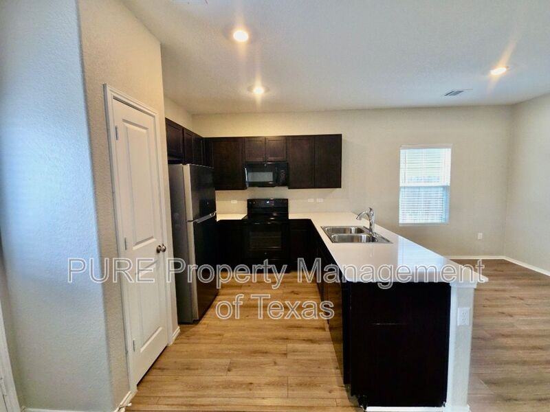 301 Freshwater Dr - Photo 6 of 26