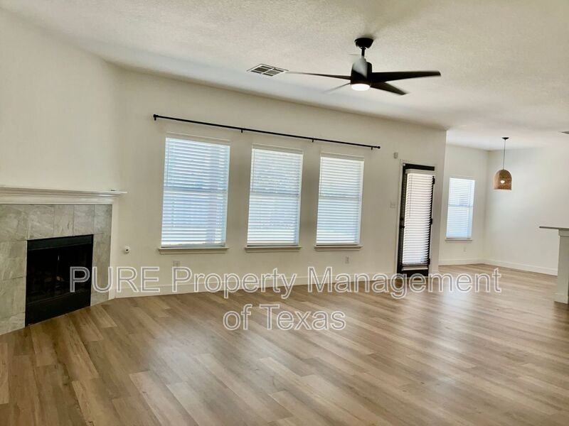 1405 Summercrest Blvd - Photo 4 of 32