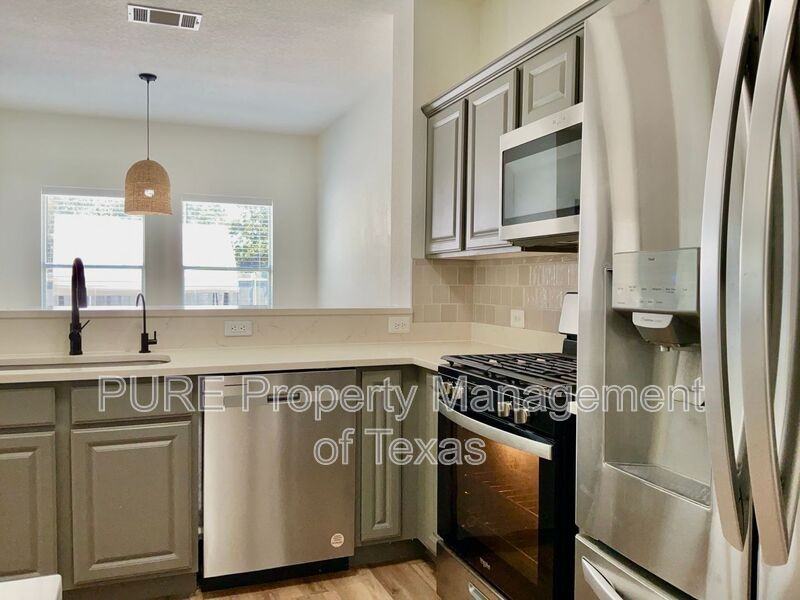 1405 Summercrest Blvd - Photo 7 of 32