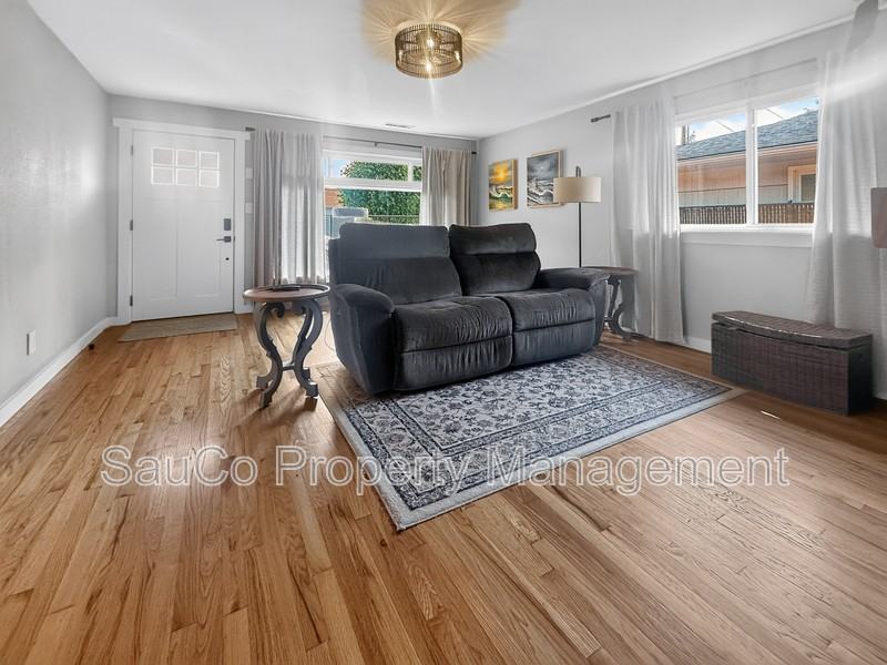 135 Lee St - Photo 4 of 21