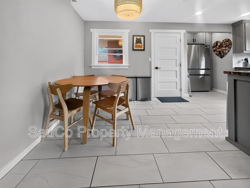 135 Lee St - Photo 6 of 21