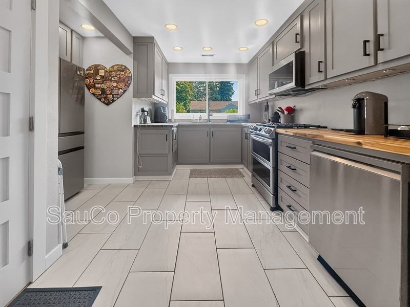 135 Lee St - Photo 7 of 21