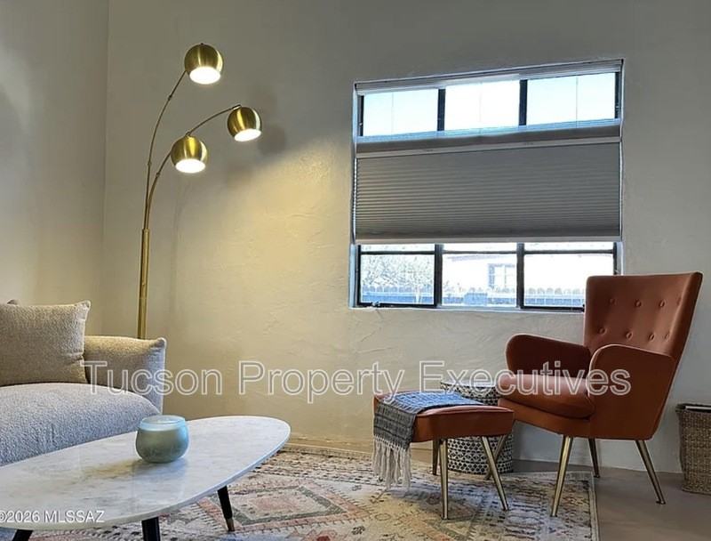 570 S Main Ave - Photo 4 of 11