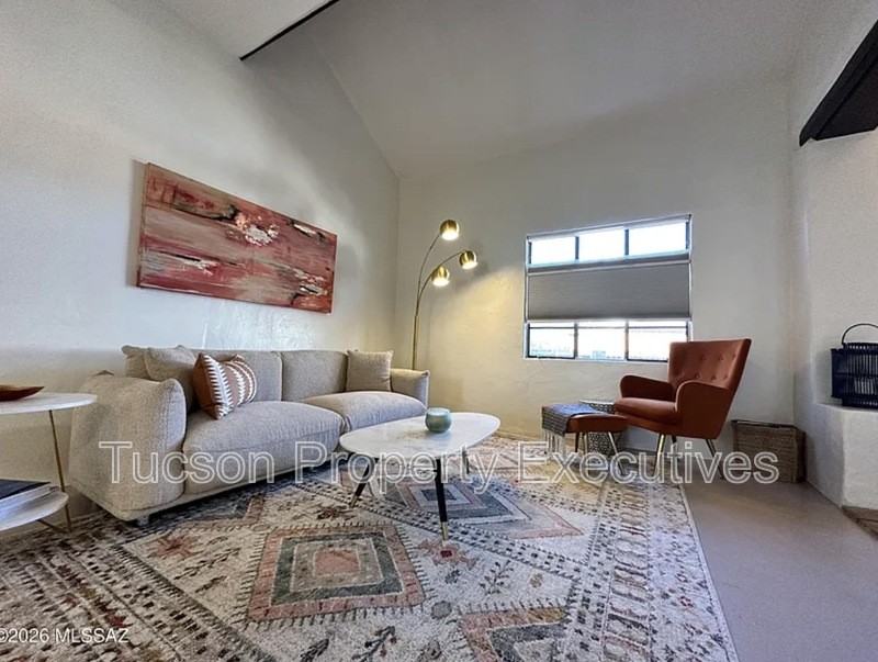570 S Main Ave - Photo 5 of 11