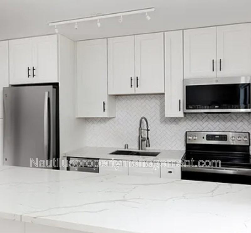 825 Balboa Ave #107 - Photo 5 of 11
