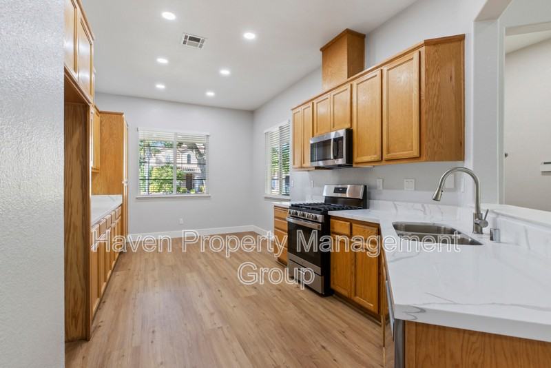 1659 Whispering Wind Dr - Photo 4 of 19