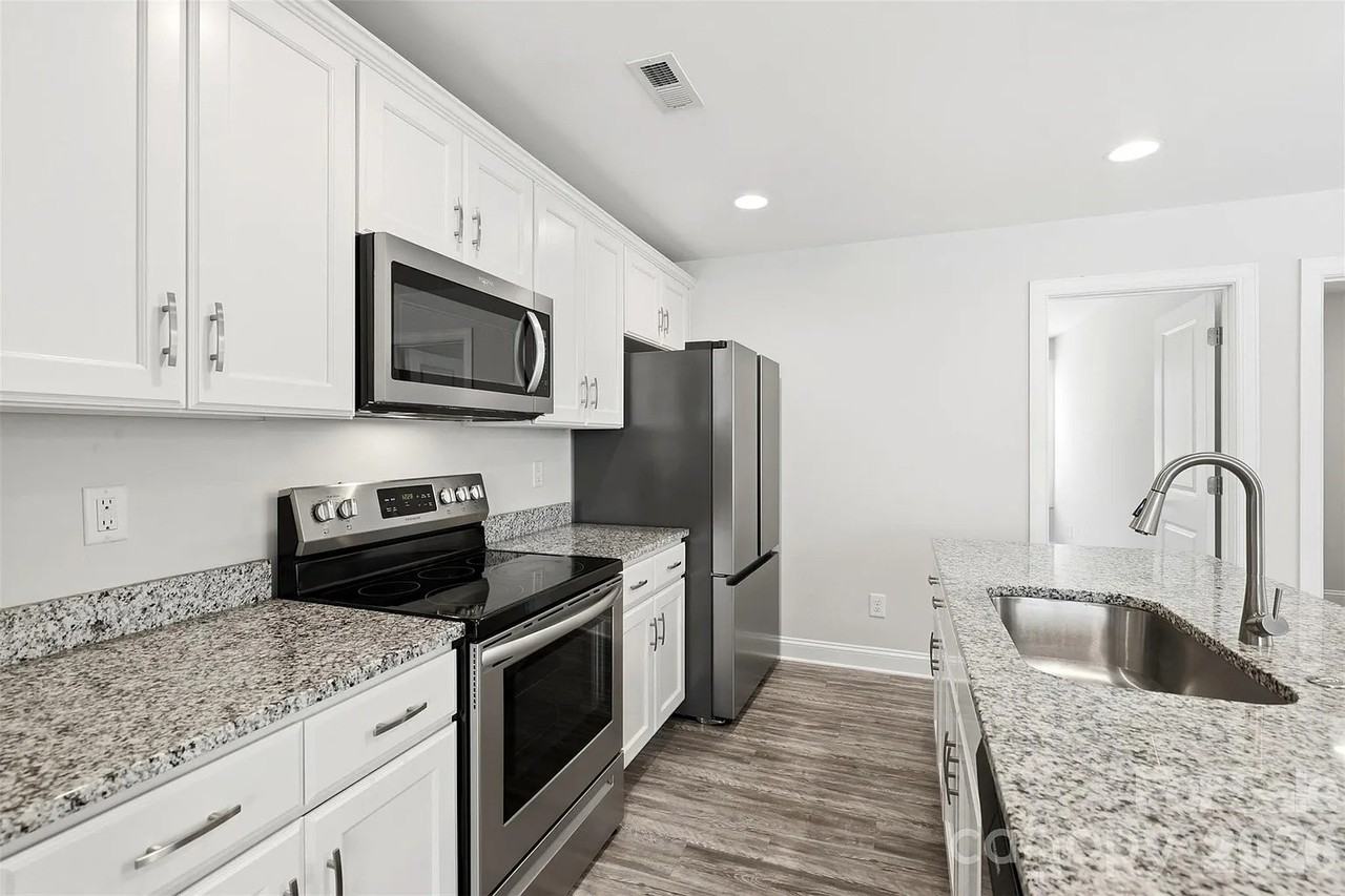 4221 E End St #4221 - Photo 5 of 15