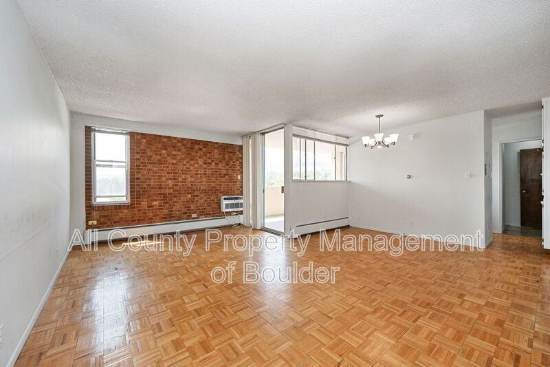 850 20th St #602 - Photo 5 of 19
