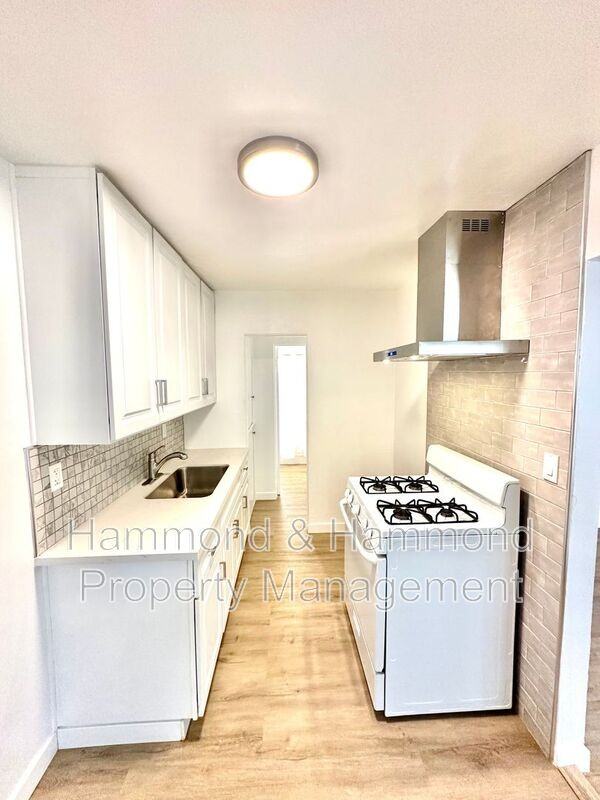 5854 Tujunga Ave #2 - Photo 3 of 25
