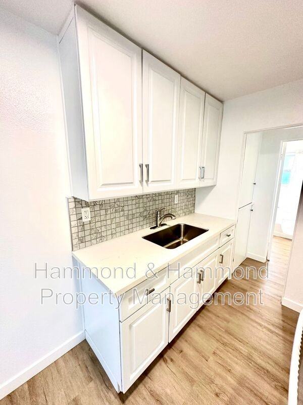 5854 Tujunga Ave #2 - Photo 4 of 25