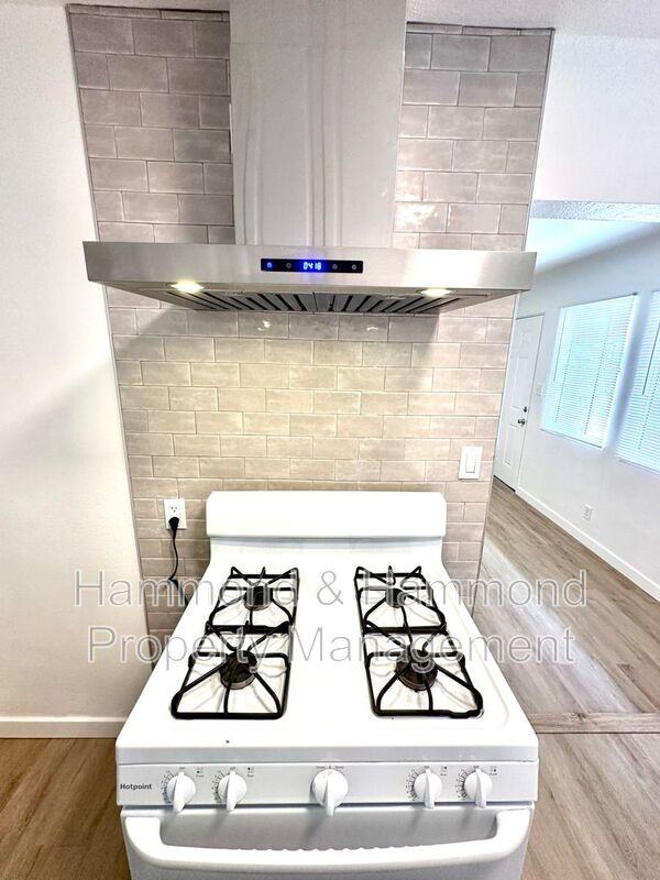 5854 Tujunga Ave #2 - Photo 5 of 25