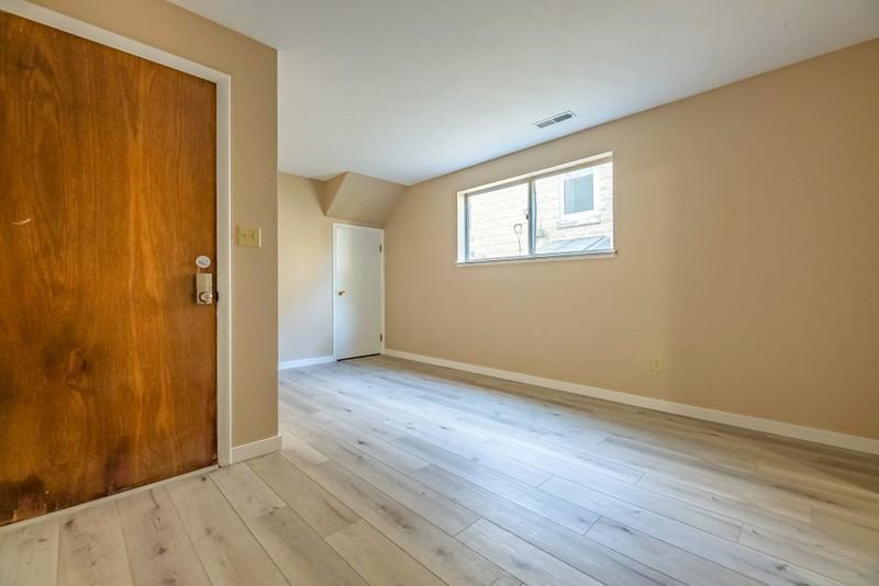 1103 E Samuel Ave - Photo 2 of 16