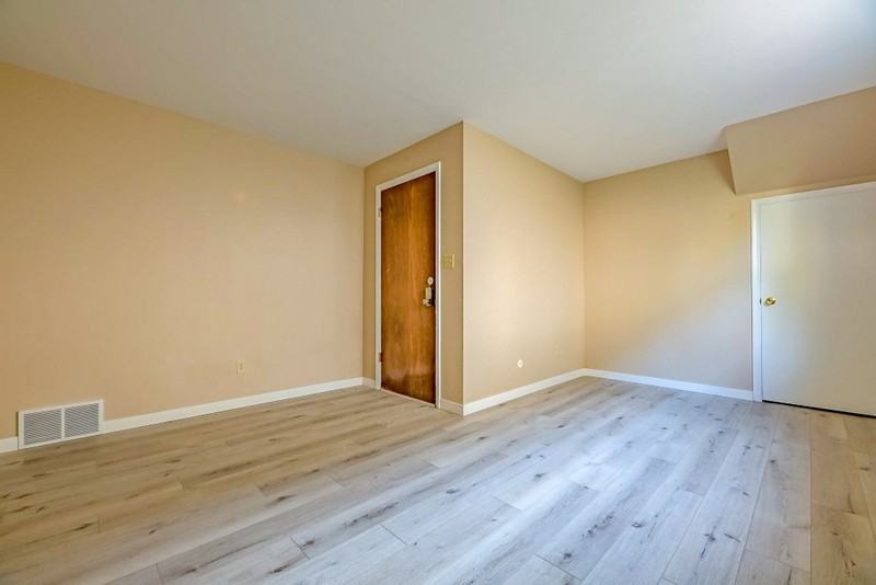 1103 E Samuel Ave - Photo 4 of 16