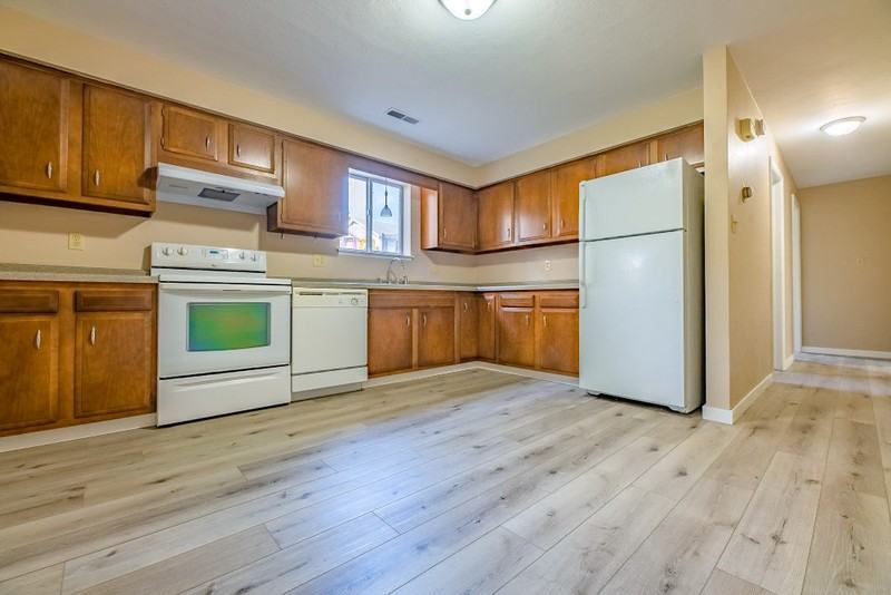 1103 E Samuel Ave - Photo 5 of 16