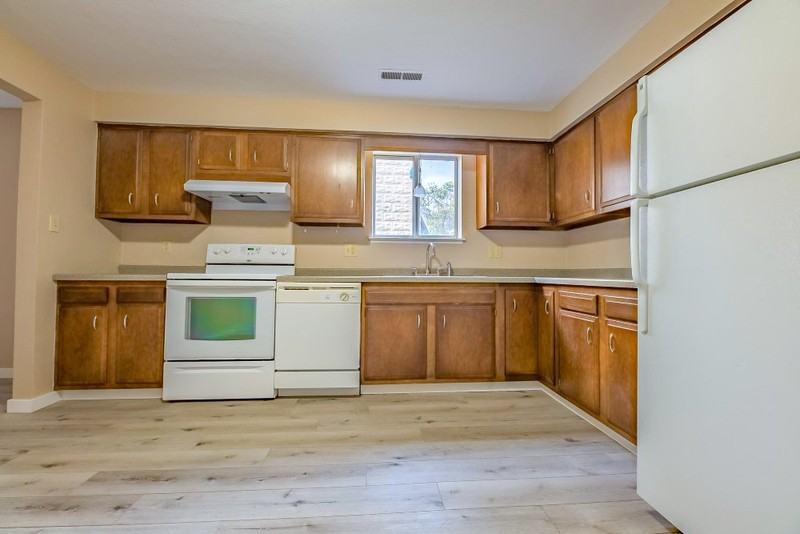 1103 E Samuel Ave - Photo 6 of 16
