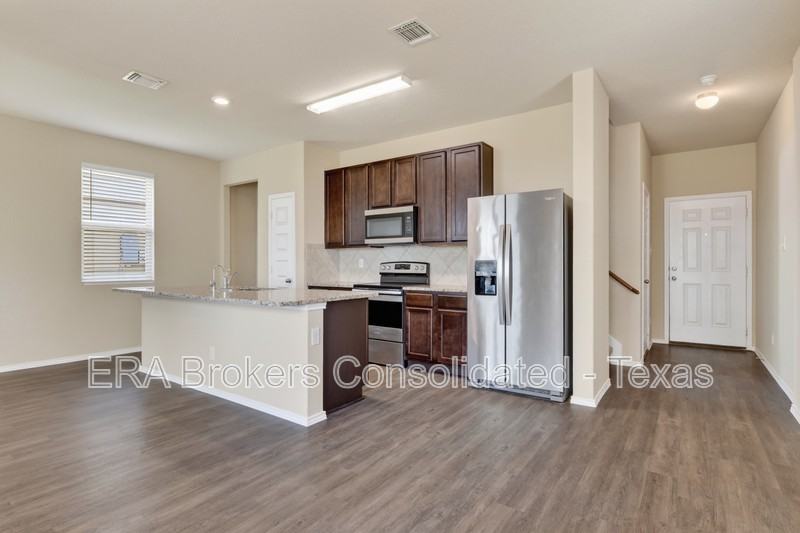 10610 Green Lake Dr - Photo 5 of 30