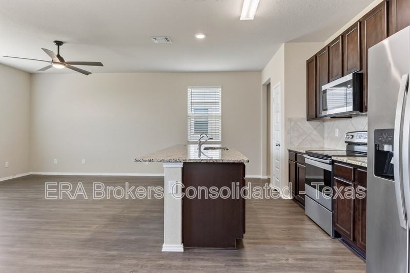10610 Green Lake Dr - Photo 6 of 30