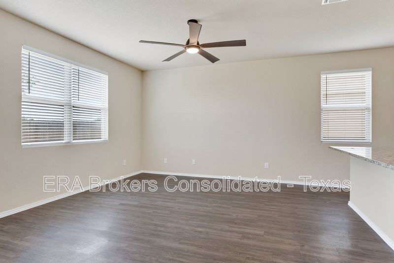 10610 Green Lake Dr - Photo 7 of 30