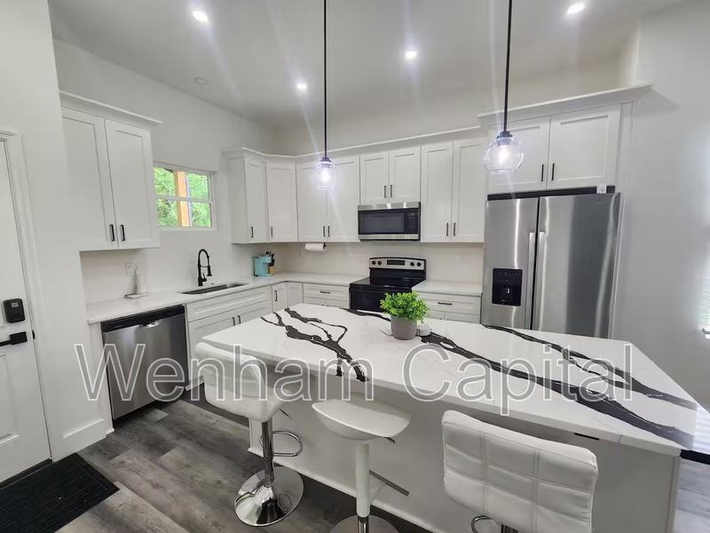 1528 Murphy Ave Sw #B - Photo 2 of 25