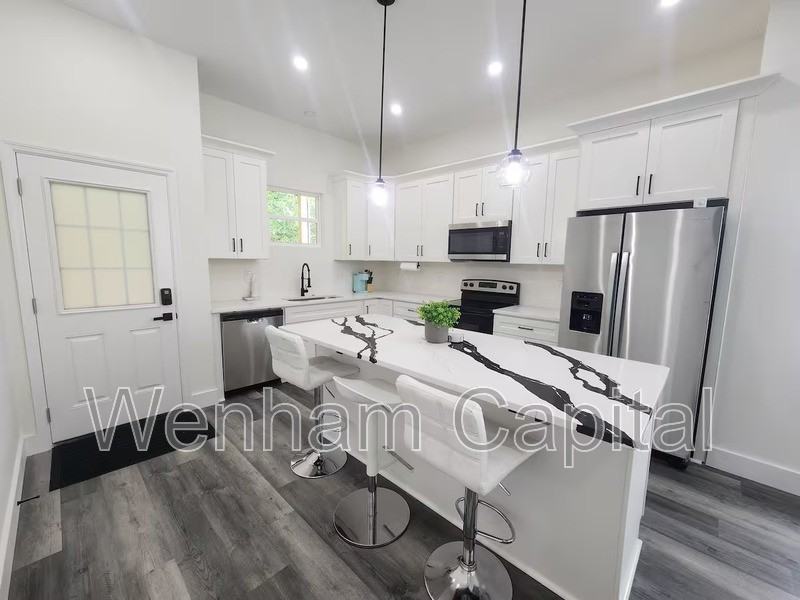 1528 Murphy Ave Sw #B - Photo 4 of 25
