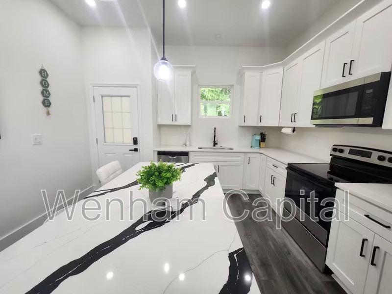1528 Murphy Ave Sw #B - Photo 5 of 25