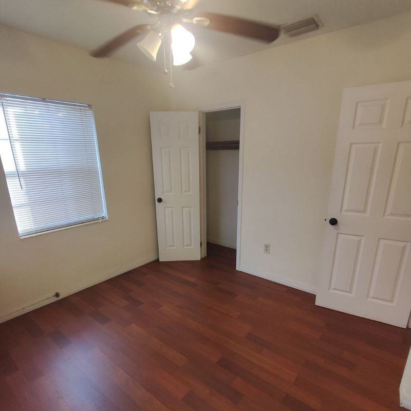 2955 Sw 38th Ave - Photo 4 of 16