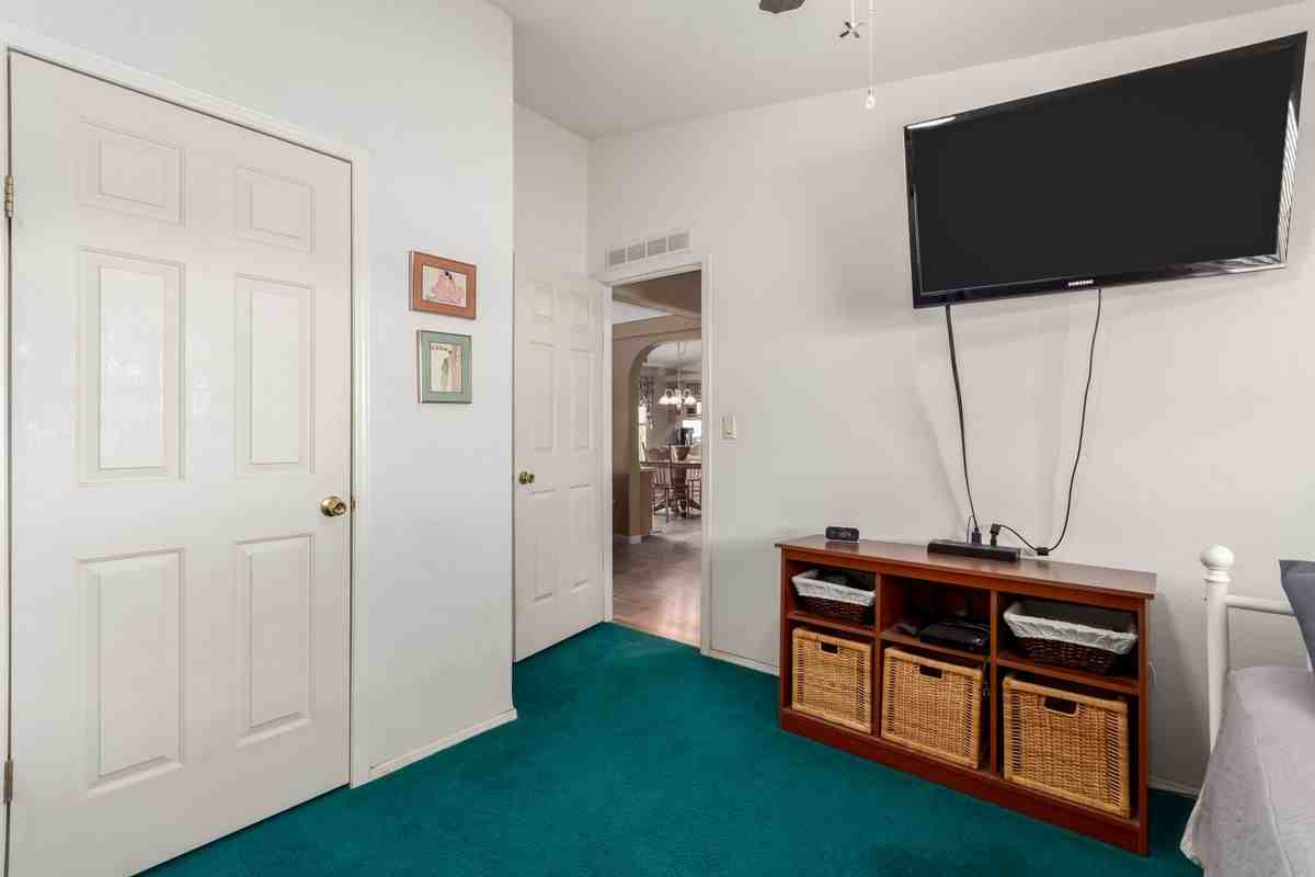 16697 W Hopi Dr - Photo 5 of 19