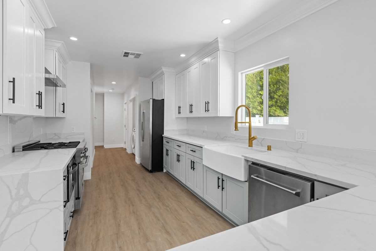 723 Chestnut Ave - Photo 5 of 11
