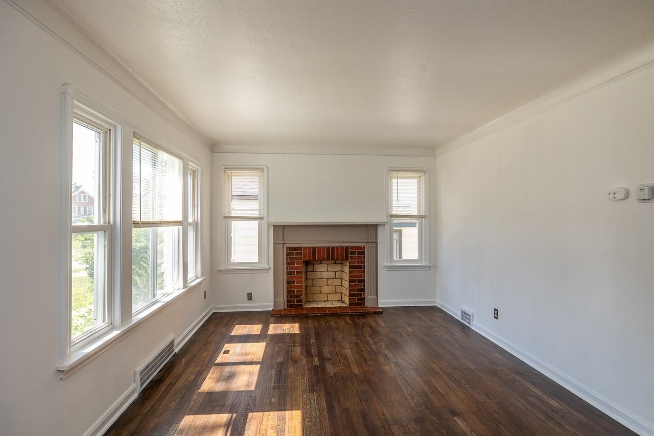 4770 Burleigh Rd - Photo 3 of 19