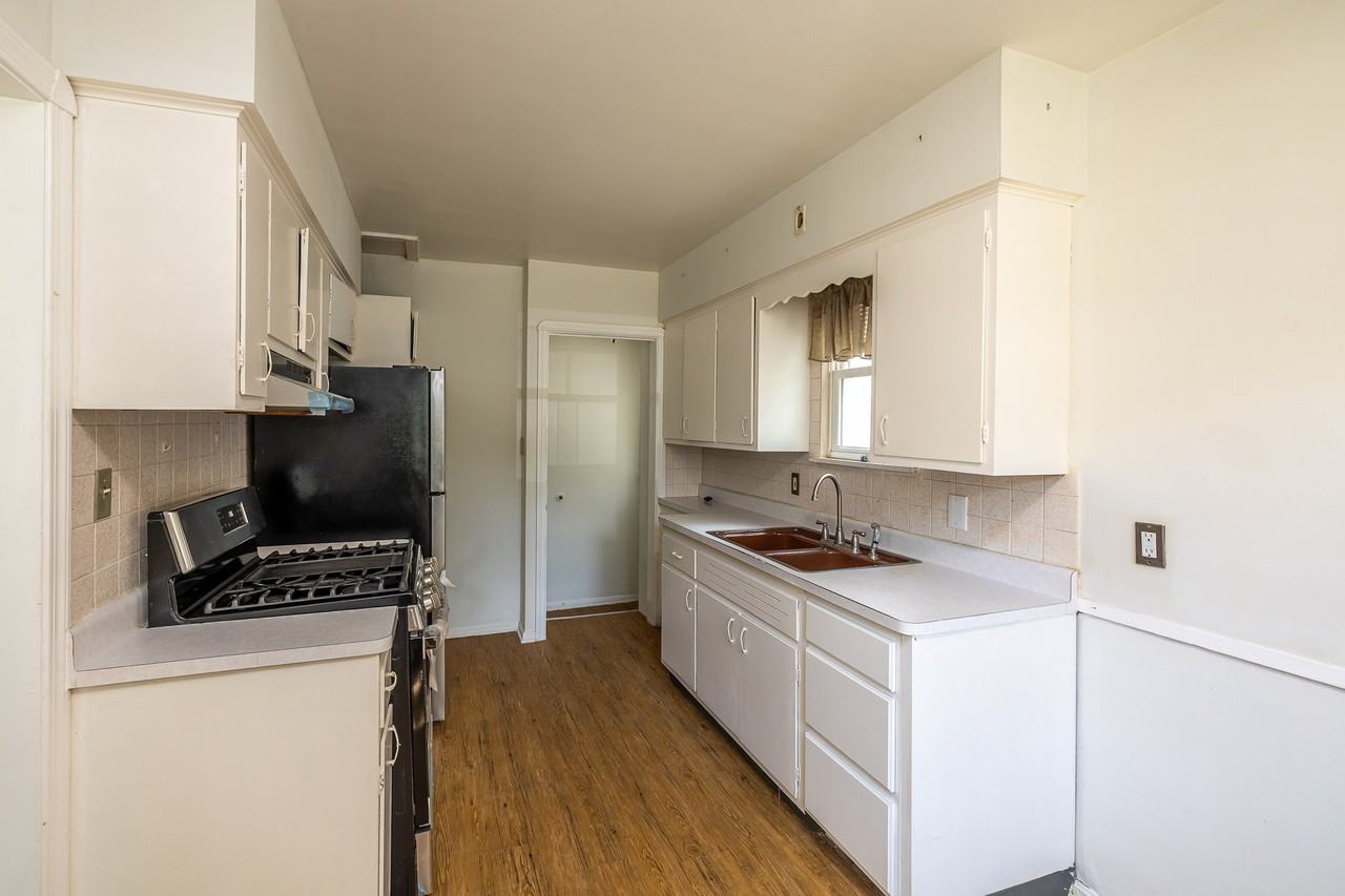 4770 Burleigh Rd - Photo 7 of 19