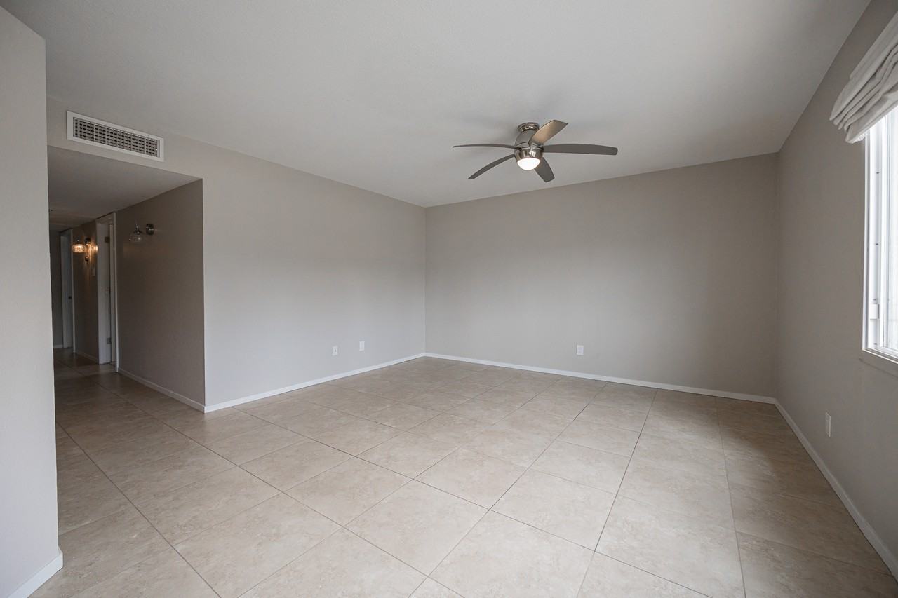 1218 E Carter Dr - Photo 6 of 30