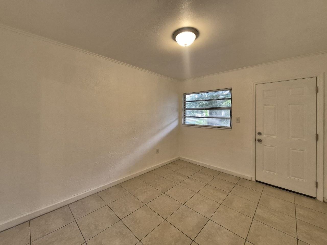 1726 W Chestnut St #B - Photo 4 of 20