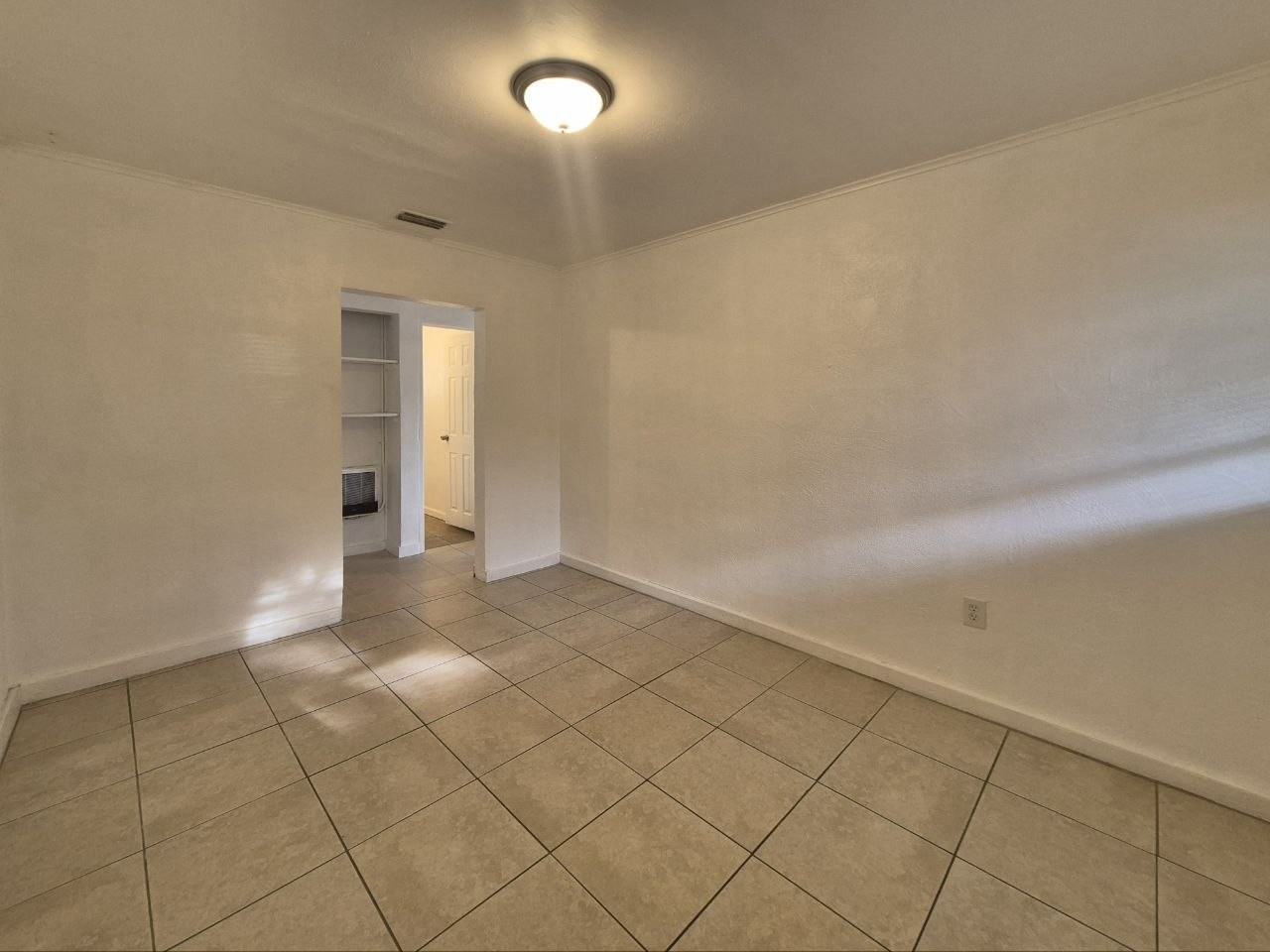 1726 W Chestnut St #B - Photo 5 of 20