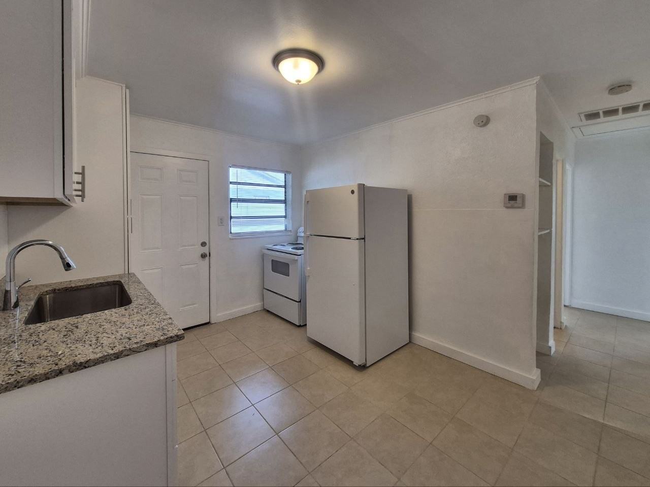 1726 W Chestnut St #B - Photo 7 of 20