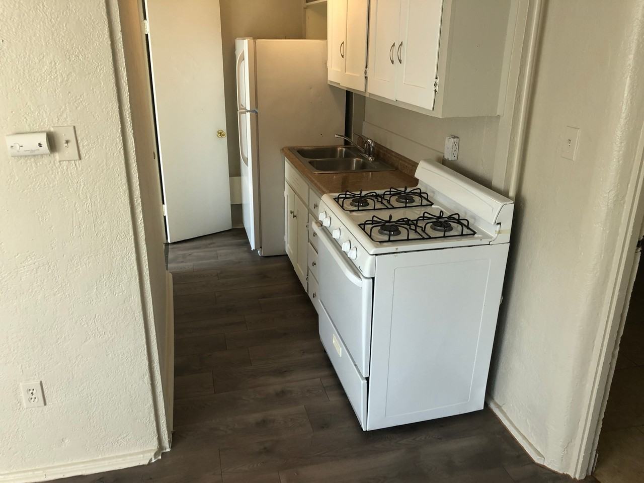 1211 Copper Ave Ne - Photo 5 of 10