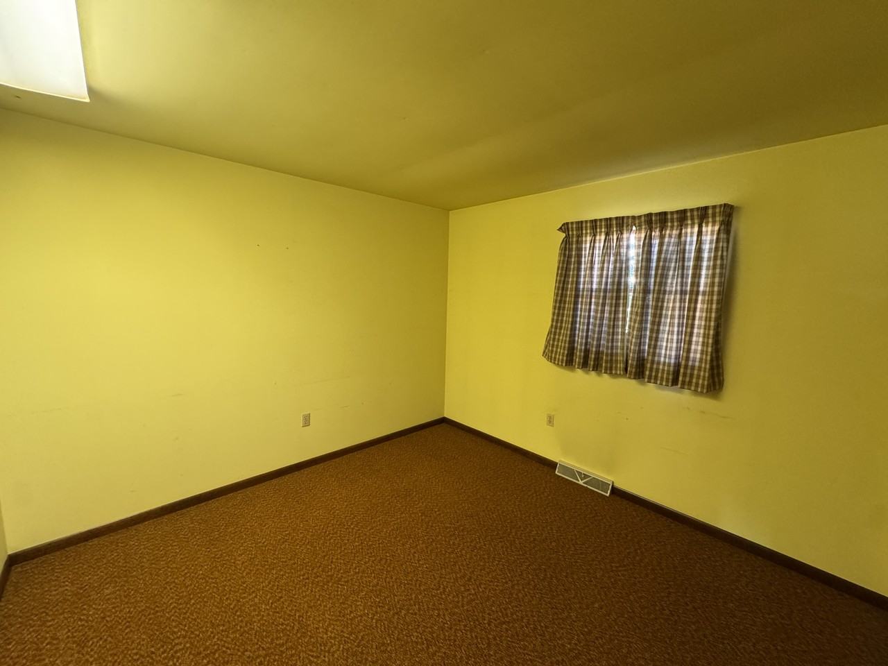 1136 Lexington Rd - Photo 6 of 26