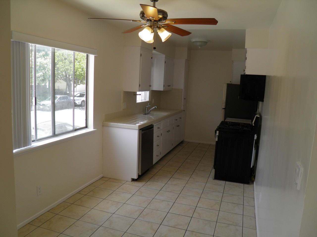 703 Strand St #5 - Photo 6 of 30