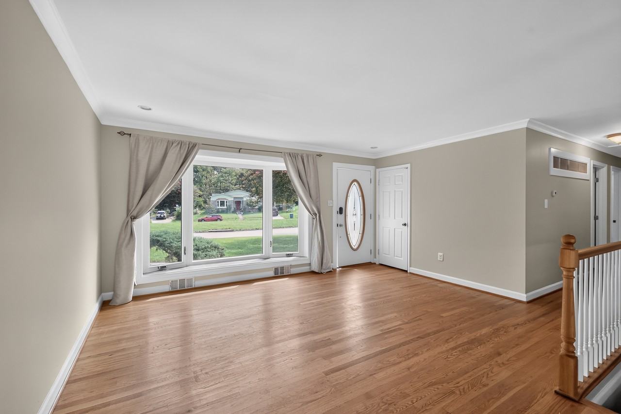 6014 Leewood Dr - Photo 3 of 15