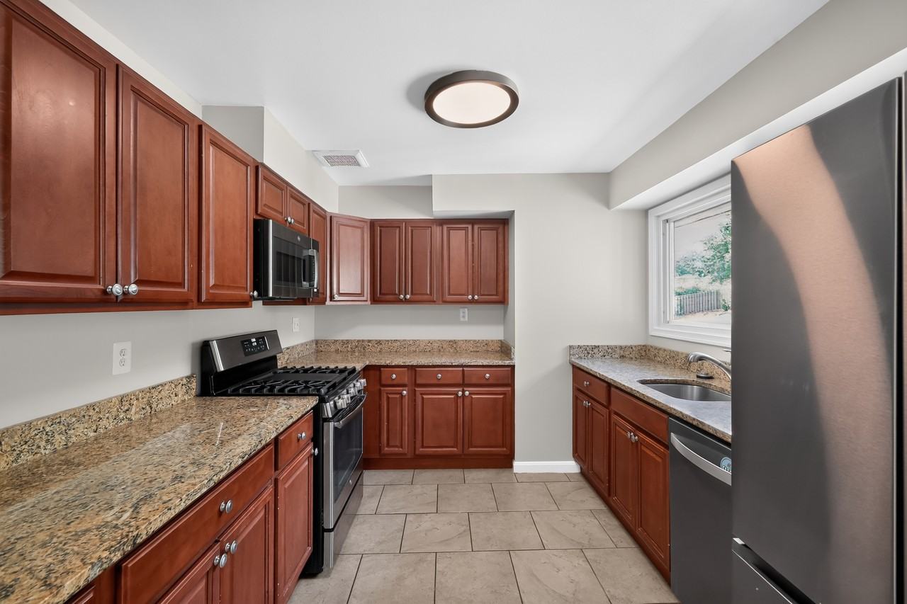 6014 Leewood Dr - Photo 4 of 15