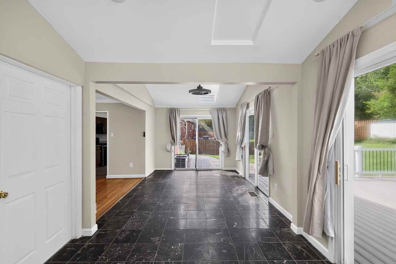 6014 Leewood Dr - Photo 5 of 15