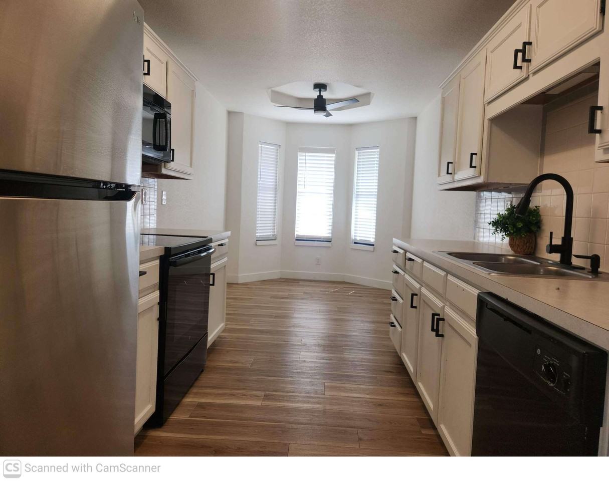 3904 Sawtooth Dr - Photo 3 of 10