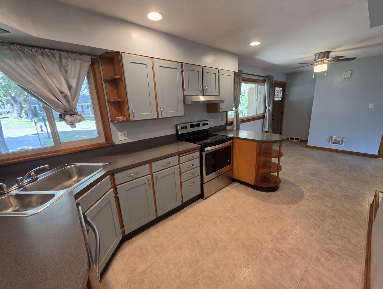 1106 Ardmore St - Photo 4 of 23