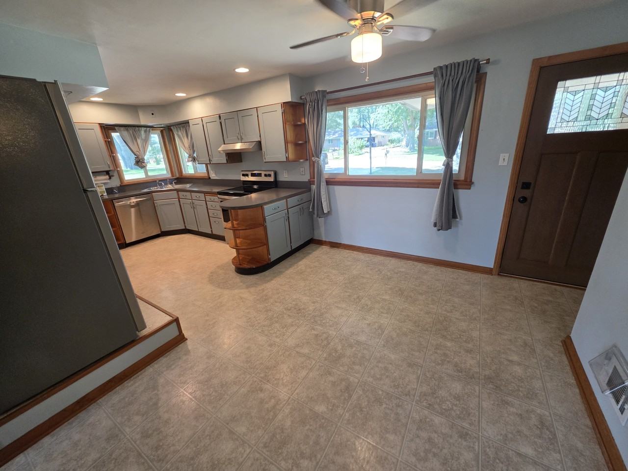 1106 Ardmore St - Photo 7 of 23