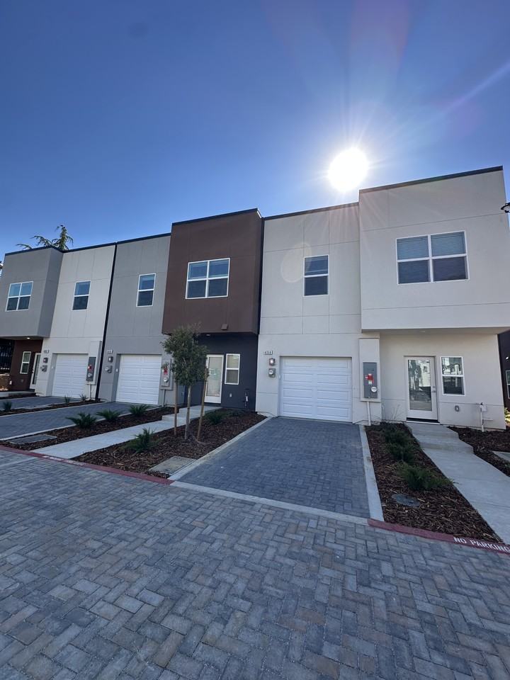 8090 Quiet Knolls Dr