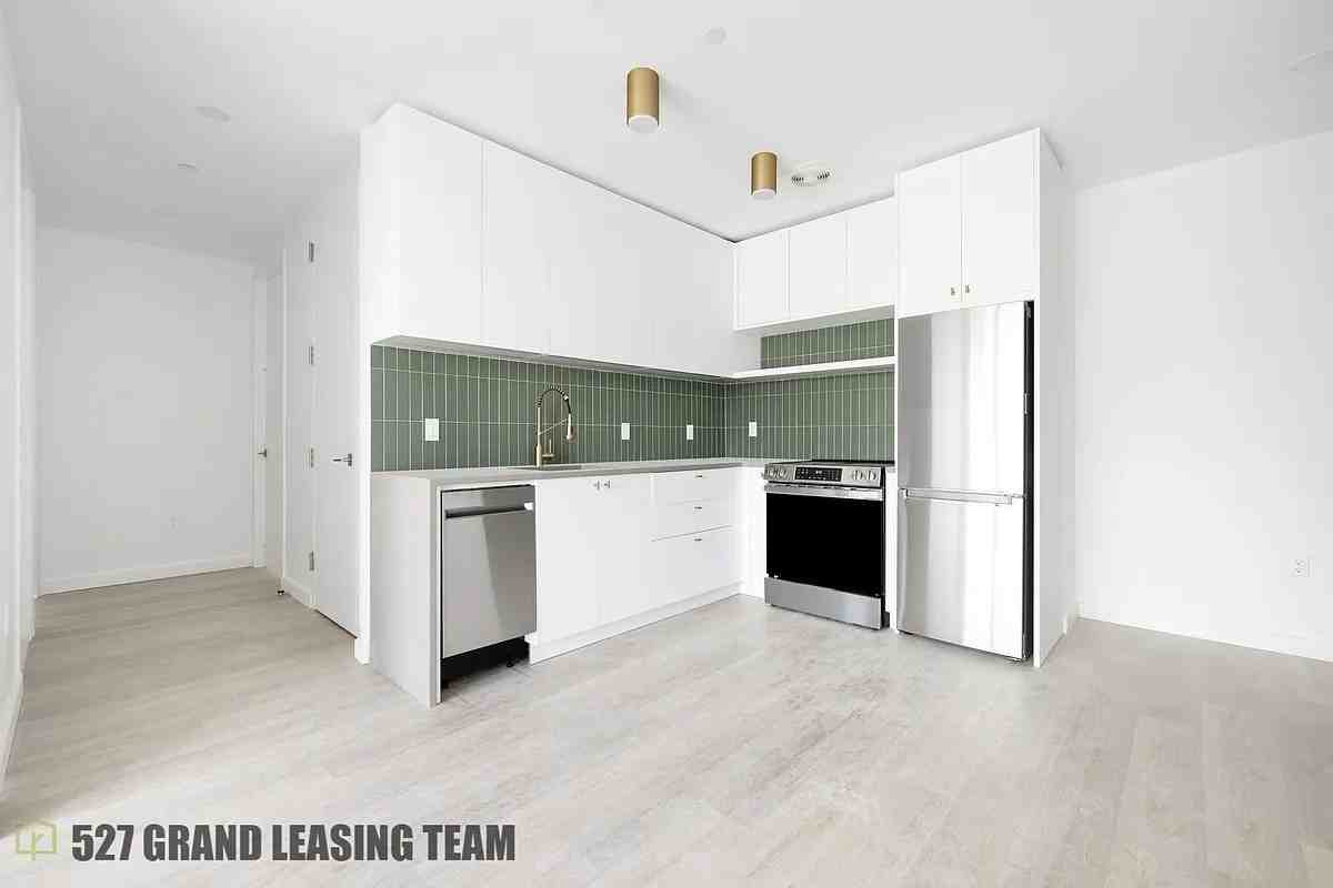 527 Grand Avenue #3 - Photo 4 of 11