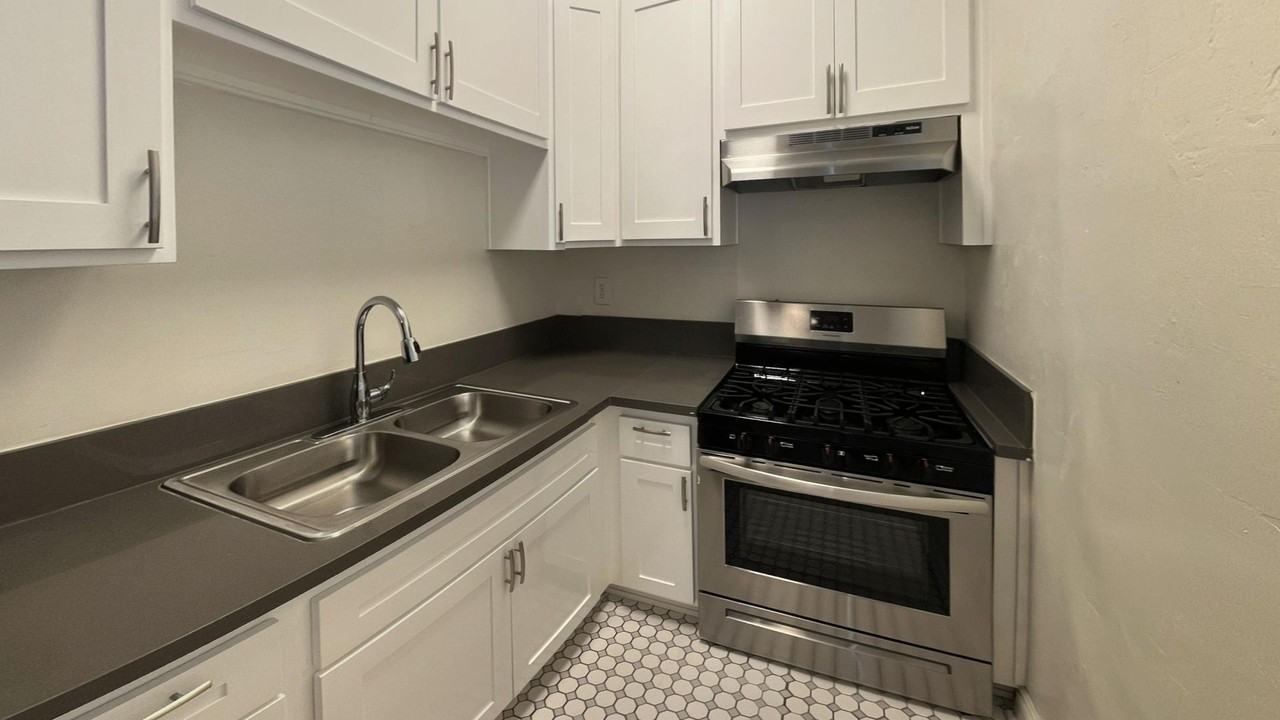 La Chandelle Apts...Charming building...Renovated Apartments Available...Hardwood Floors! - Photo 6 of 6