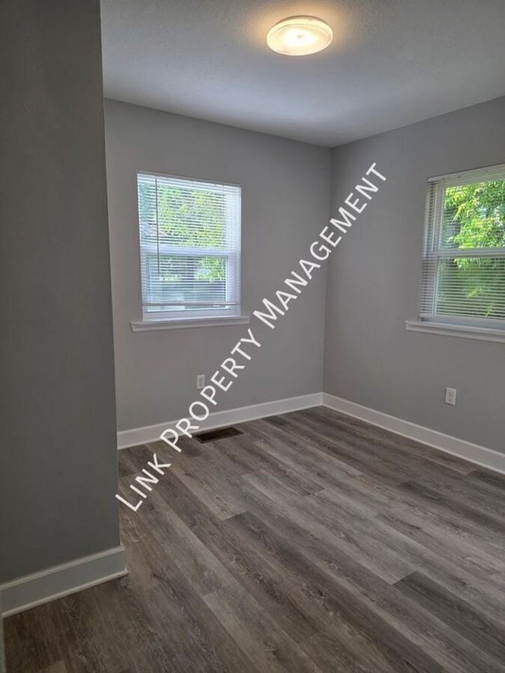 2111 Mount Pisgah Rd - Photo 5 of 31