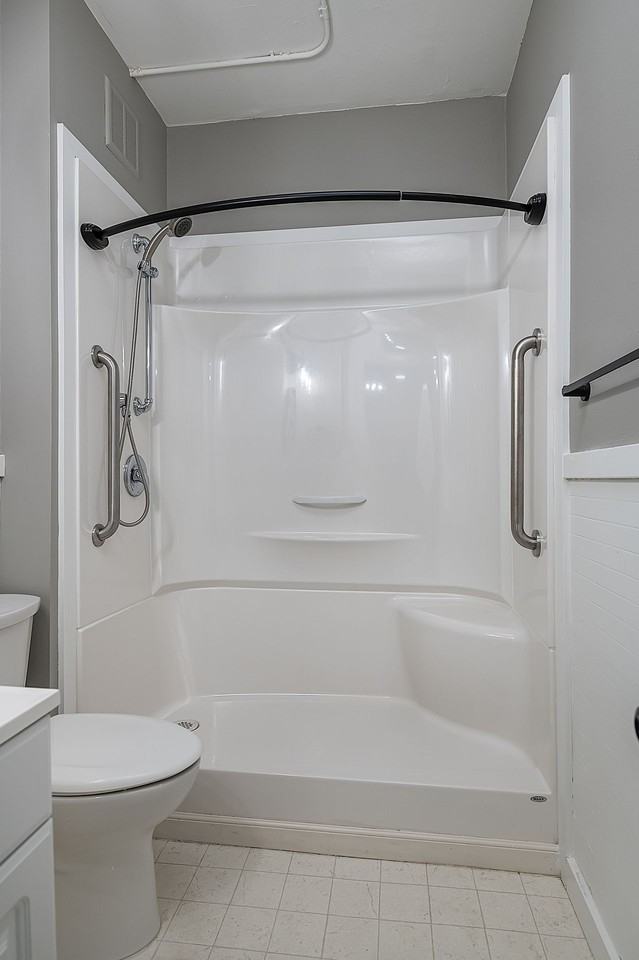 Heritage Manor Apartments! Beautiful Historic Oversized 1 Bed 1 Bath! - Photo 3 of 45