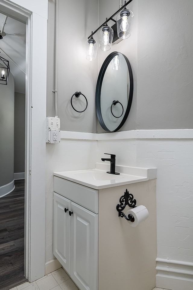 Heritage Manor Apartments! Beautiful Historic Oversized 1 Bed 1 Bath! - Photo 4 of 45